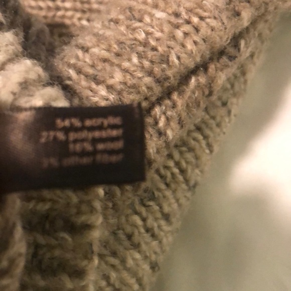 Express warm tan and cream sweater to the sleeve - Picture 3 of 4